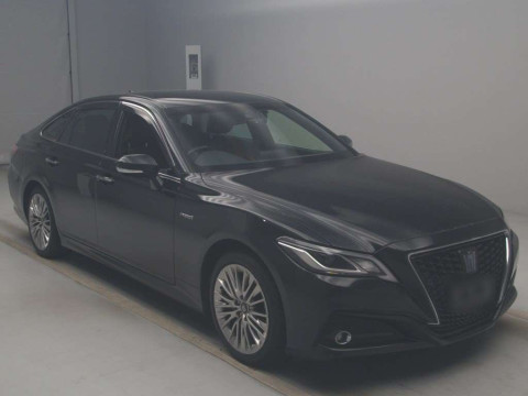 2019 Toyota Crown Hybrid AZSH20[2]