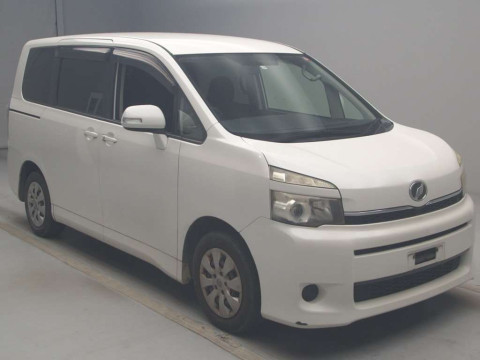 2011 Toyota Voxy ZRR70G[2]