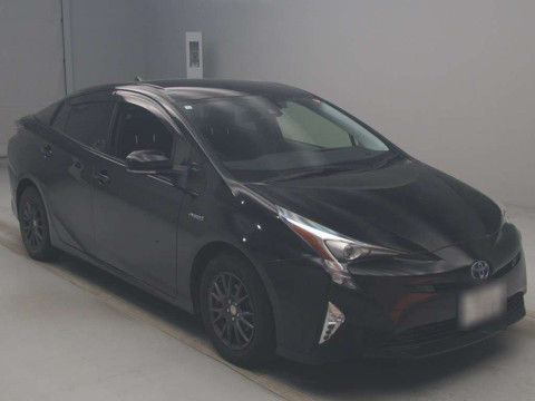 2018 Toyota Prius ZVW50[2]