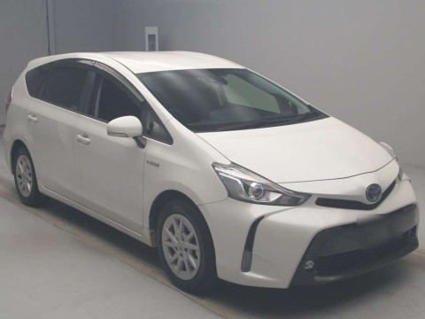 2017 Toyota Prius alpha ZVW40W[2]