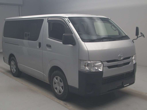 2019 Toyota Regiusace Van TRH200V[2]