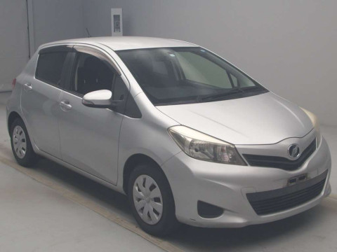 2013 Toyota Vitz KSP130[2]