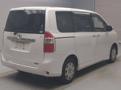 2009 Toyota Noah ZRR70G[1]