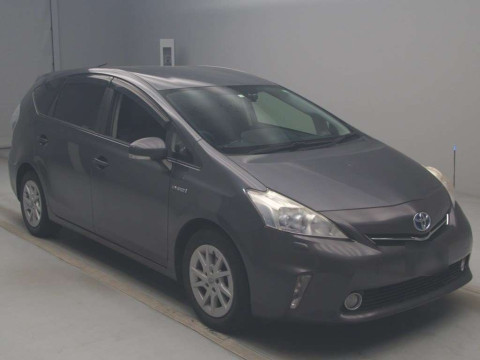 2012 Toyota Prius alpha ZVW40W[2]