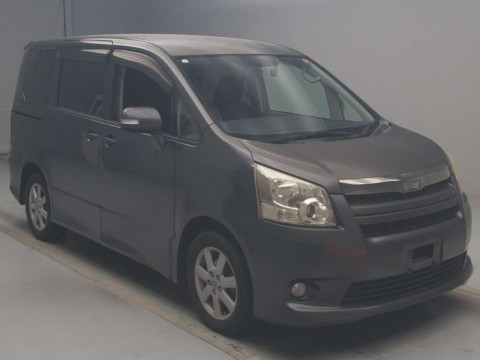 2008 Toyota Noah ZRR70W[2]