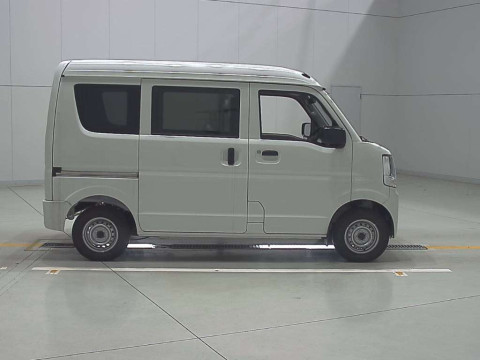 2023 Nissan NV100 Clipper DR17V[2]