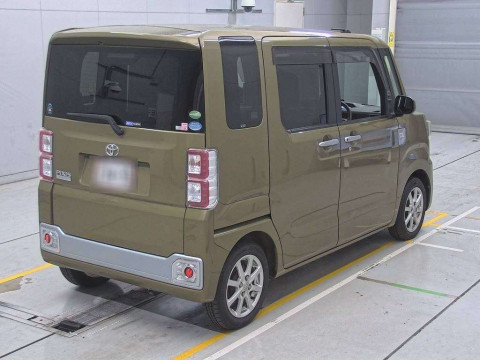 2015 Toyota Pixis Mega LA710A[1]