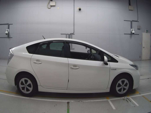 2012 Toyota Prius ZVW30[2]