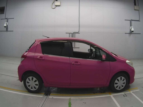 2012 Toyota Vitz NSP130[2]