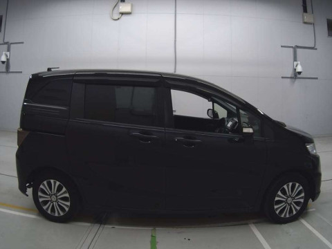 2012 Honda Freed Spike GB3[2]