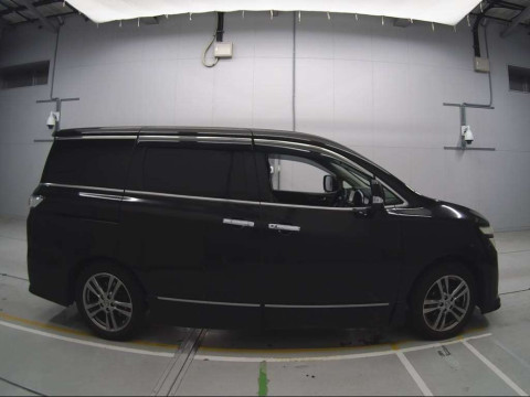 2013 Nissan Elgrand TE52[2]