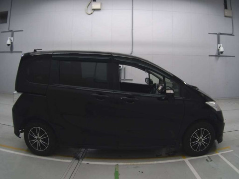 2015 Honda Freed GB3[2]