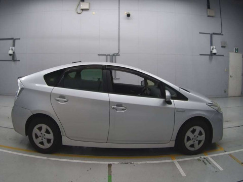 2010 Toyota Prius ZVW30[2]