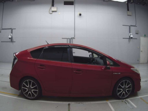 2012 Toyota Prius ZVW30[2]