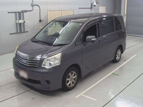 2013 Toyota Noah ZRR70G[0]