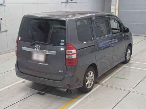 2013 Toyota Noah ZRR70G[1]