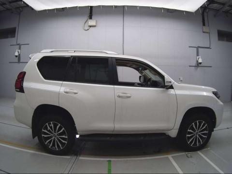 2019 Toyota Land Cruiser Prado TRJ150W[2]