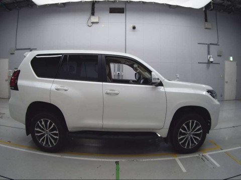 2019 Toyota Land Cruiser Prado TRJ150W[2]