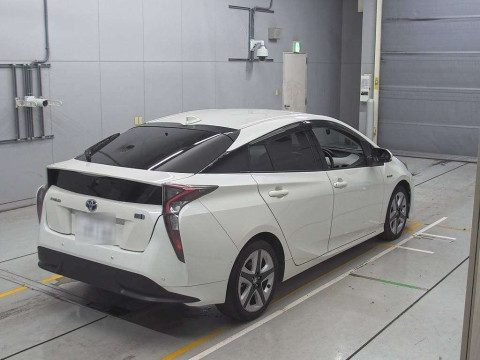 2016 Toyota Prius ZVW51[1]