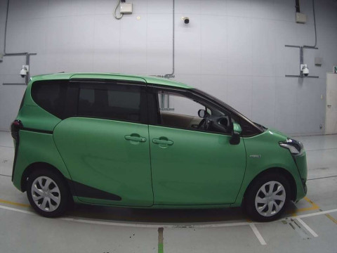 2015 Toyota Sienta NHP170G[2]