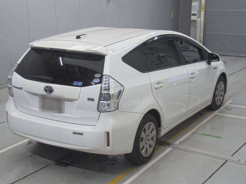 2011 Toyota Prius alpha ZVW41W[1]