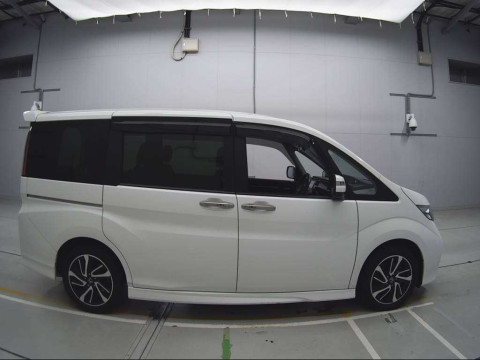 2017 Honda Step WGN Spada RP3[2]