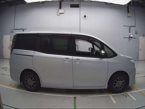 2017 Toyota Noah ZRR80G[2]