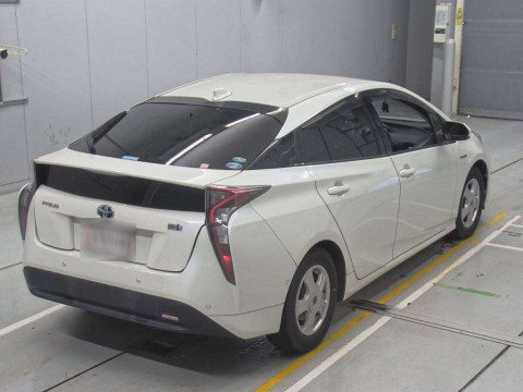 2017 Toyota Prius ZVW50[1]