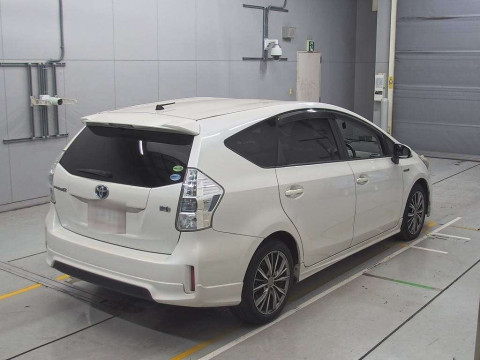 2012 Toyota Prius alpha ZVW40W[1]