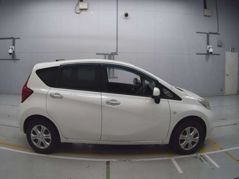 2013 Nissan Note E12[2]