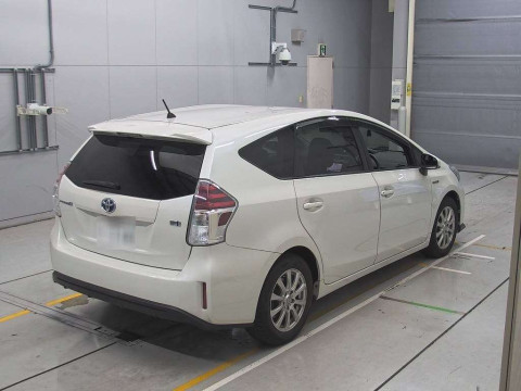 2014 Toyota Prius alpha ZVW41W[1]