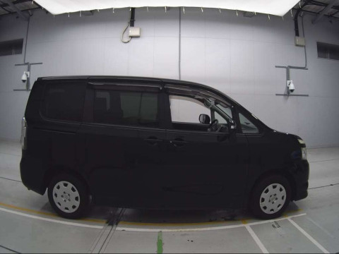 2009 Toyota Voxy ZRR70G[2]