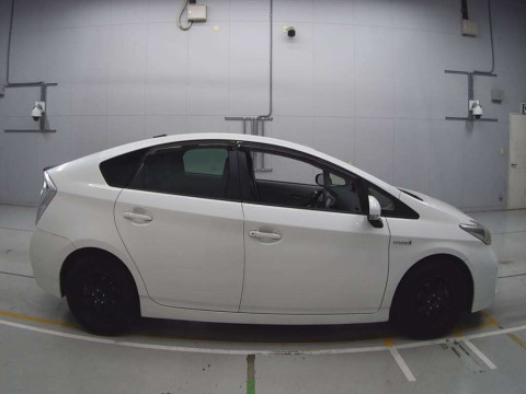 2013 Toyota Prius ZVW30[2]