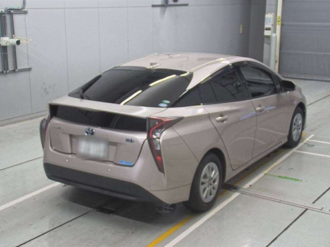 2016 Toyota Prius ZVW50[1]