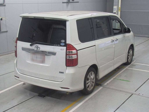 2012 Toyota Noah ZRR70W[1]