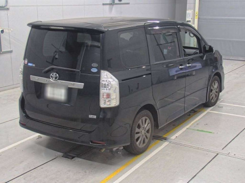 2010 Toyota Voxy ZRR70W[1]