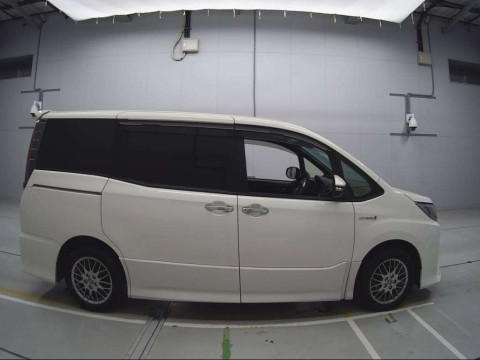 2019 Toyota Noah ZWR80W[2]