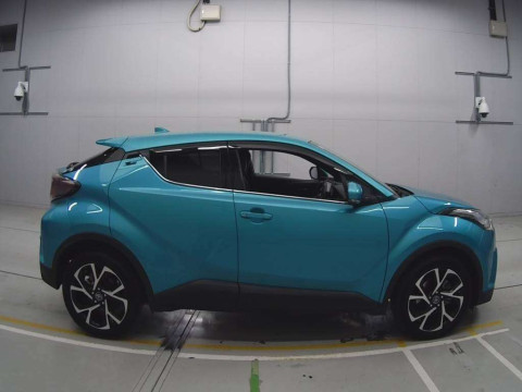 2017 Toyota C-HR NGX50[2]