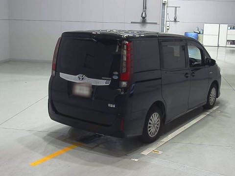 2016 Toyota Noah ZWR80G[1]