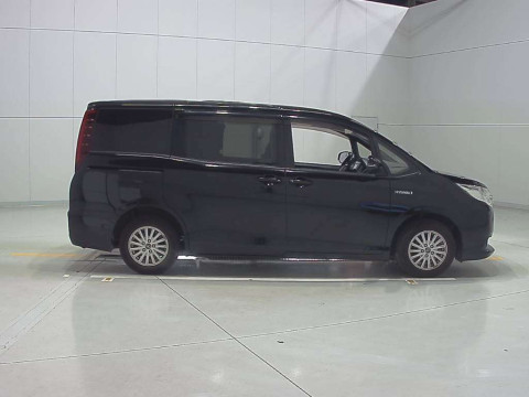 2016 Toyota Noah ZWR80G[2]