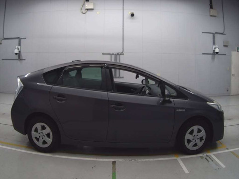 2011 Toyota Prius ZVW30[2]