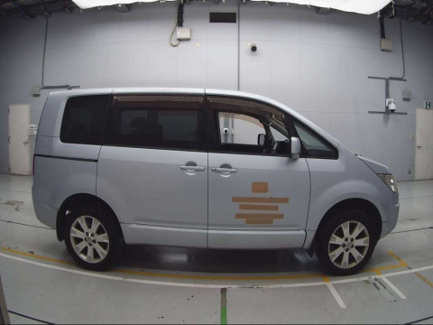 2009 Mitsubishi Delica D5 CV5W[2]