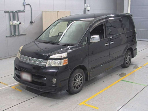 2005 Toyota Voxy AZR60G[0]