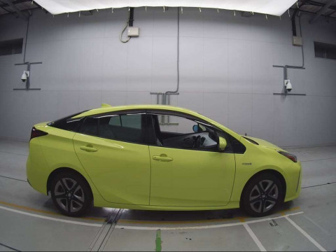 2019 Toyota Prius ZVW51[2]