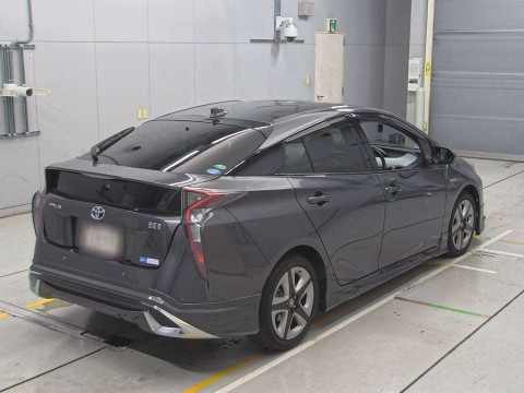 2016 Toyota Prius ZVW51[1]