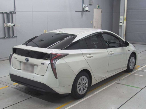 2017 Toyota Prius ZVW50[1]