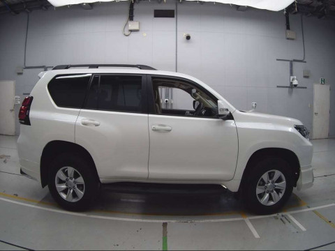 2023 Toyota Land Cruiser Prado TRJ150W[2]