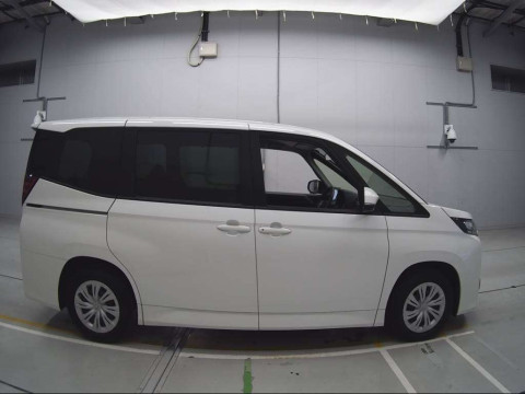 2022 Toyota Noah MZRA90W[2]