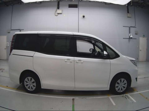 2018 Toyota Noah ZRR80G[2]