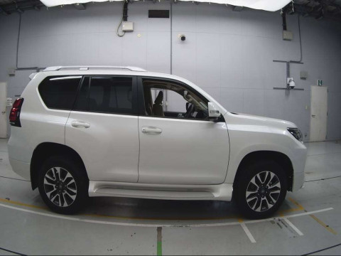 2023 Toyota Land Cruiser Prado TRJ150W[2]